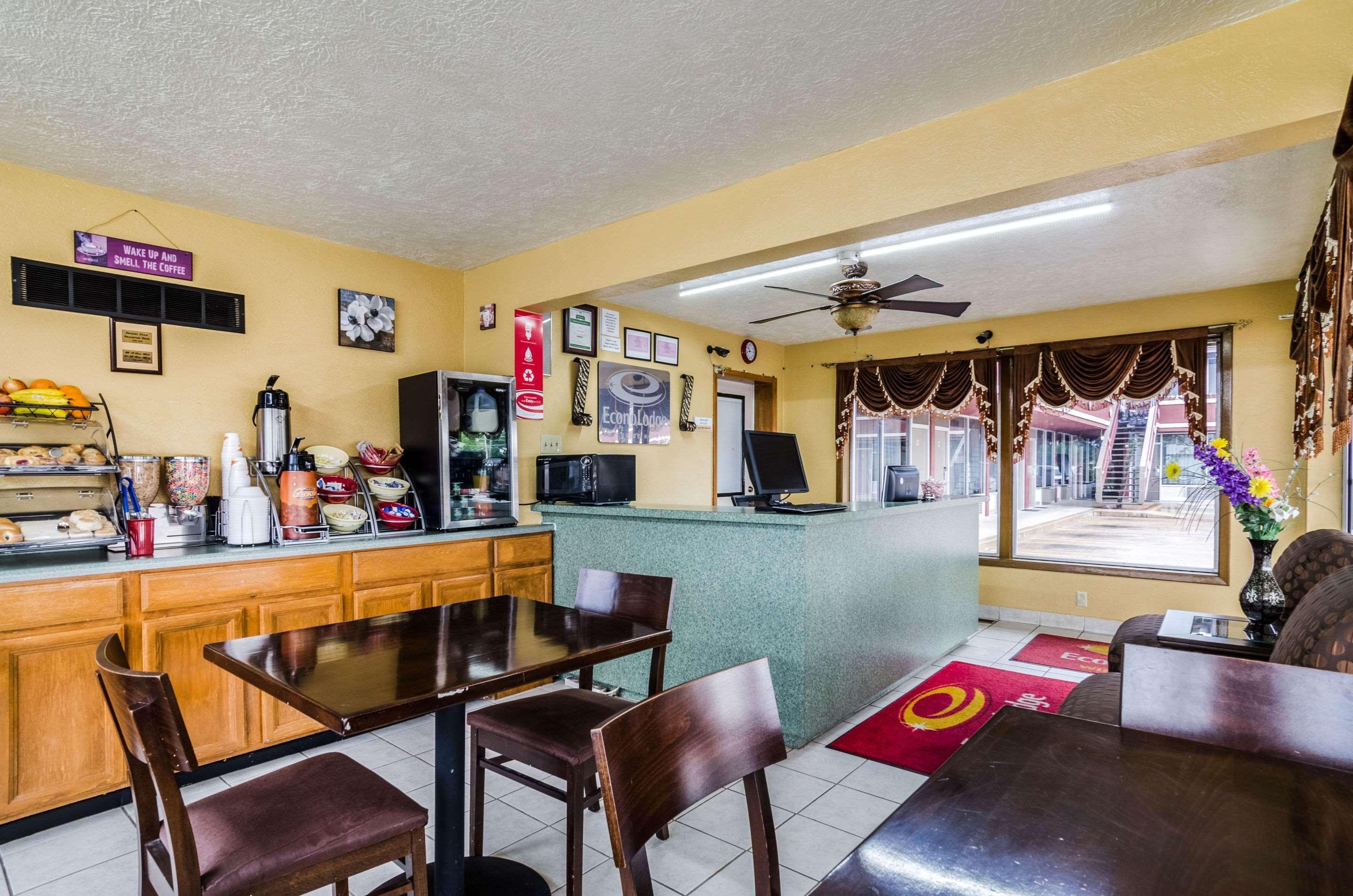 Econo Lodge Winfield Extérieur photo