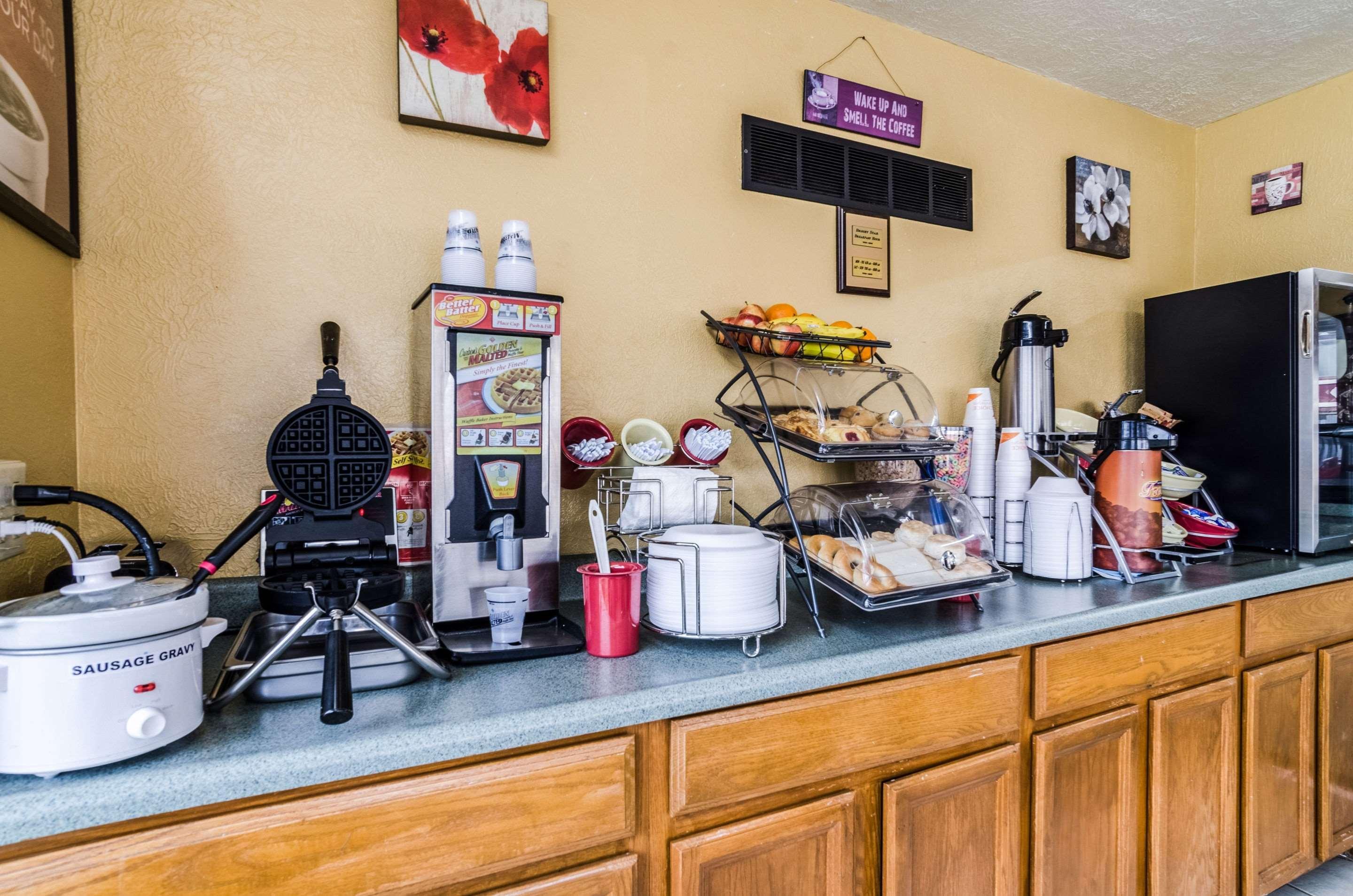 Econo Lodge Winfield Extérieur photo